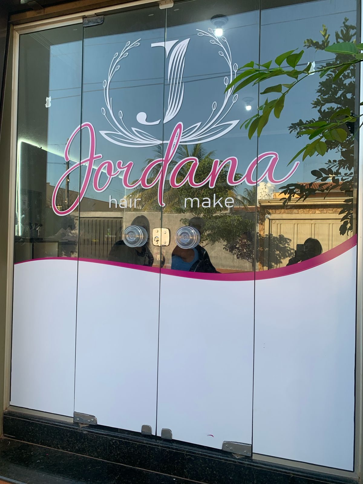 Fachada de salão de beleza